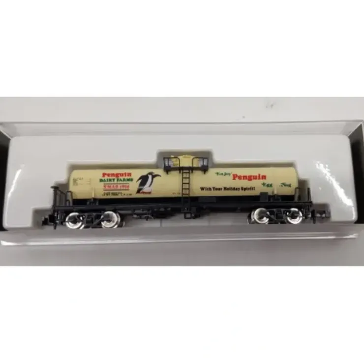 Con-Cor 8011 N Scale XMAS Penguin Dairy Farms Tank Car #1980 LN/Box - Your Source for Gaming Essentials