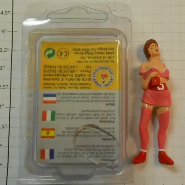 Elita Modelle 10046 Women With Pink Bra and Pink Shorts - Your Source for Gaming Essentials
