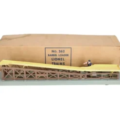 Lionel 362 Vintage O Operating Barrel Loader Ramp without Barrels/Box - Your Source for Gaming Essentials