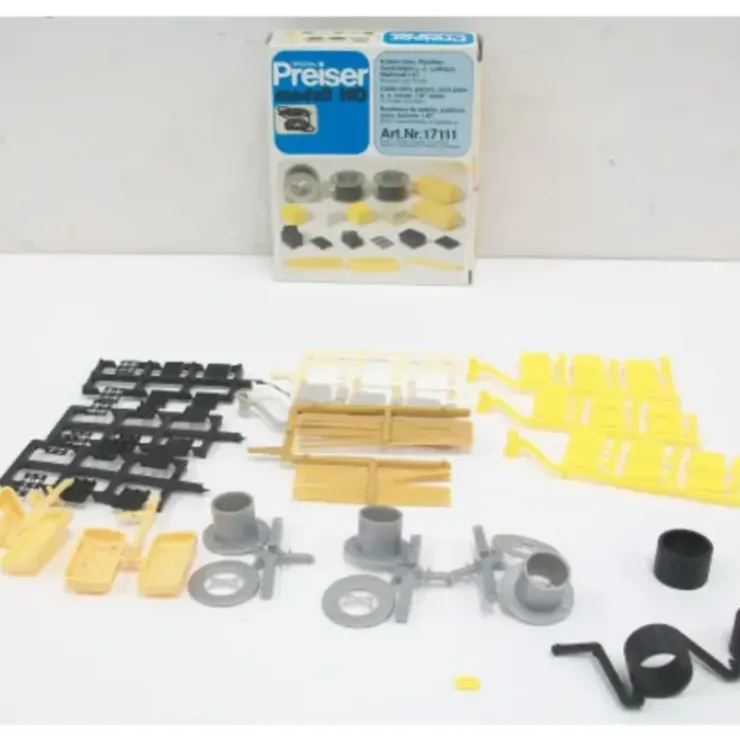 Preiser 17111 HO Cable Rolls, Pallets, Sack Piles & Cargo Plastic Model Kit - Your Source for Gaming Essentials* Trains