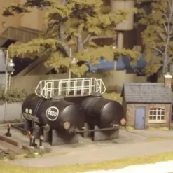 Ratio 529 OO Scale Oil Depot - Plastic Kit - Your Source for Gaming Essentials* Trains