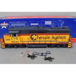 USA Trains 22456 G Chessie GP30 Powered Diesel Locomotive #3044 - Your Source for Gaming Essentials* Trains