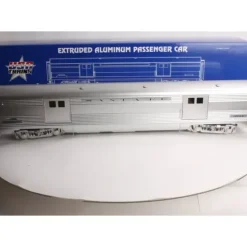 USA Trains 310002 G Santa Fe "Super Chief" Aluminum Baggage Car (Metal Wheels) - Your Source for Gaming Essentials* Trains