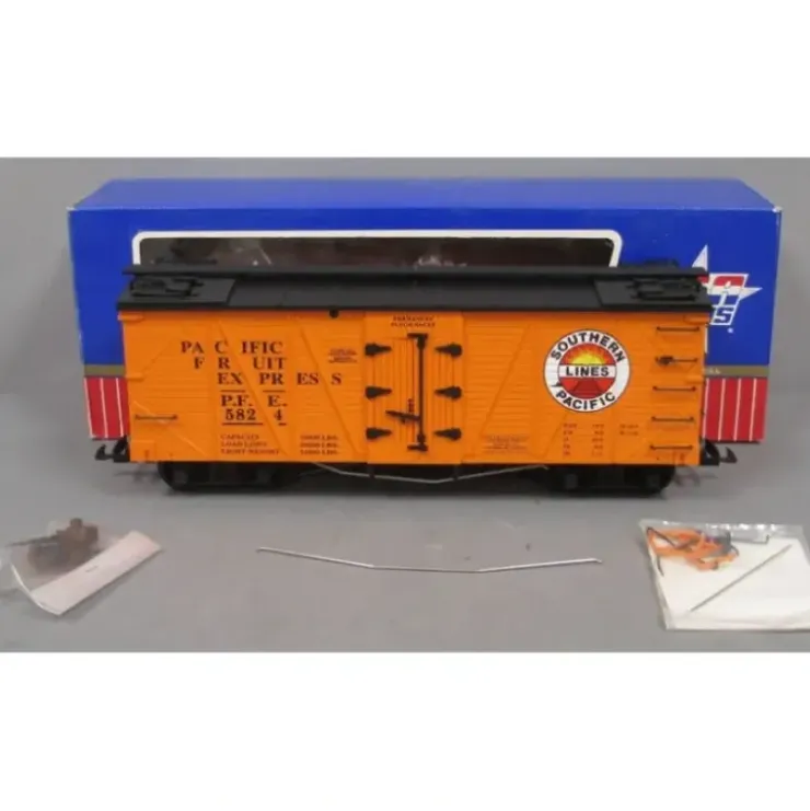 USA Trains R15017 G PFE/Southern Pacific Outside Braced Refrigerator Car #5824 - Your Source for Gaming Essentials* Trains